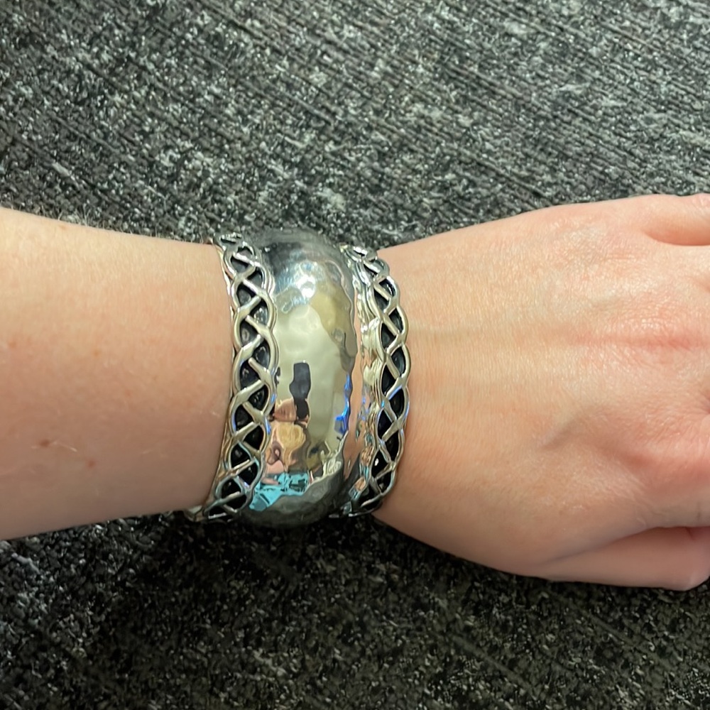 🪀Silver cuff bracelet🪀 - Picture 5 of 7